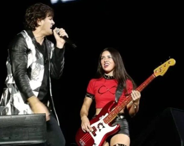 ¿Romance en Los Piojos? Aseguran que Andrés Ciro Martínez está en pareja con la bajista Luli Bass