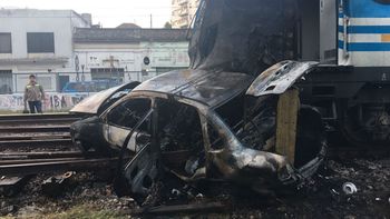 Así quedó el taxi que embistió el tren Sarmiento en Floresta Así quedó el taxi que embistió el tren Sarmiento en Floresta