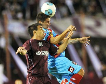 Lanús venció a Arsenal y se sumó a la pelea en la recta final