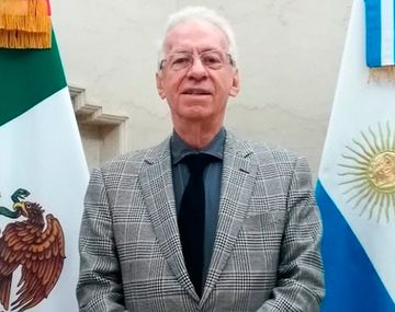 Acusan de abuso sexual al ex embajador de México que se fue de Argentina por robar un libro