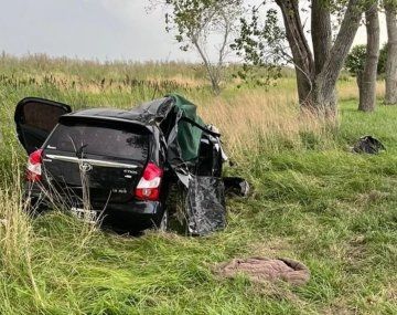 Tragedia en la Ruta 11: una mamá y sus dos hijos murieron por un vuelco