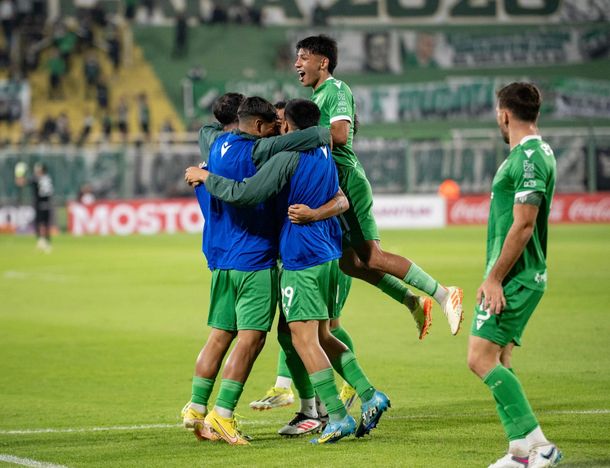 Banfield, con uno menos, le ganó Villa Mitre (BB) y avanzó en Copa Argentina