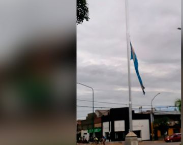 Un Intendente de Juntos por el Cambio puso la bandera a media asta por la legalización del aborto