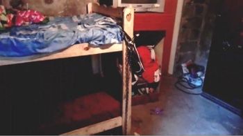 Tenía a su hija encadena a la cama en Rosario Tenía a su hija encadena a la cama en Rosario