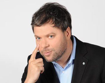 Se abalanzó sobre Pampita en Los 8 escalones y Guido Kaczka lo frenó