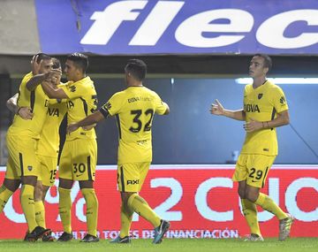 Boca festeja su triunfo ante Newells que lo deja en las puertas del título