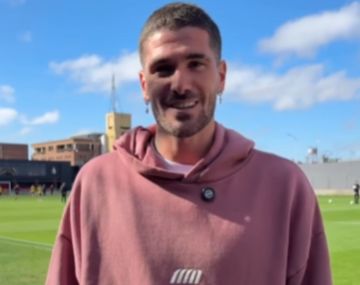 De Paul visitó el estadio Chiqui Tapia y saludó a los hinchas de Barracas