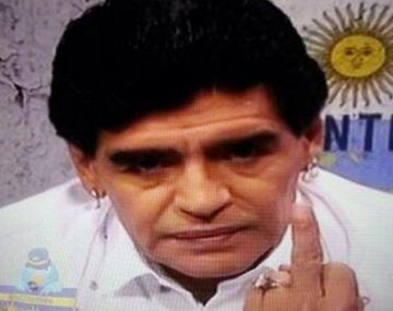 Con los tapones de punta: Maradona trató de pobre estúpido a Grondona
