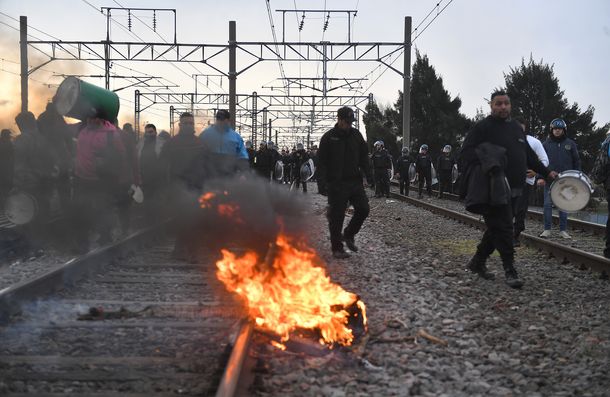 Levantan el corte de vías: qué reclaman los tercerizados del Roca
