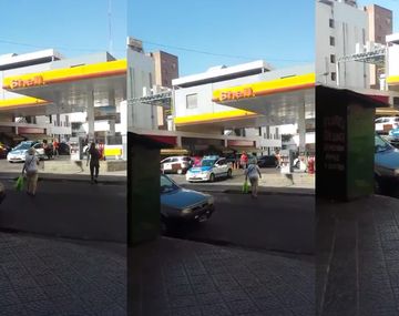 Policías tuvieron que empujar un patrullero en Quilmes