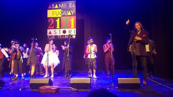 Danilo Astori era hincha fanático de la murga Falta y Resto, cuyo líder Raúl Castro despidió entre elogios al ex vicepresidente. Danilo Astori era hincha fanático de la murga Falta y Resto, cuyo líder Raúl Castro despidió entre elogios al ex vicepresidente.