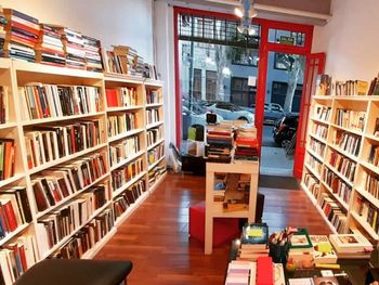 Cierra la querida librería de Palermo que regalaba libros por las noches