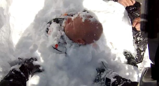 Así rescataron a un esquiador que fue sepultado por una avalancha de nieve