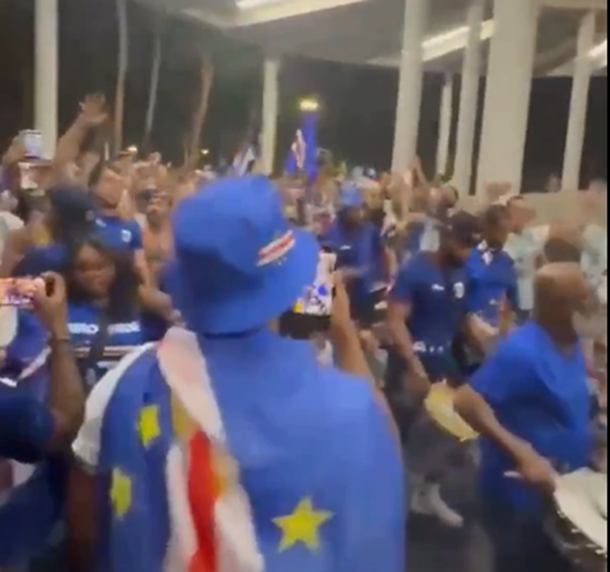 Viral: hinchas argentinos se unieron a los de Cabo Verde, que también celebraron lo hecho por su equipo