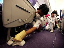 Aviones, barcos y micros, a desinfección cada vez que entren o salgan del país