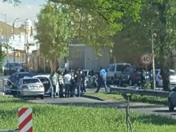 Un policía resultó herido al tirotearse con tres delincuentes en Mataderos.