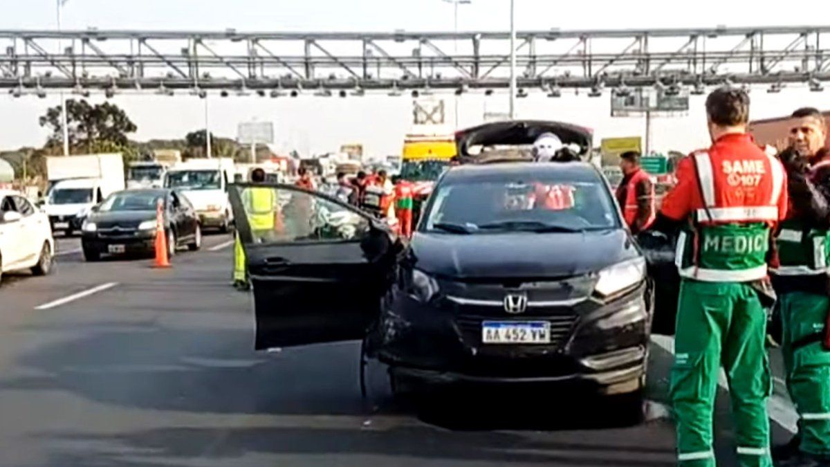 Impresionante choque y rescate en la autopista Illia