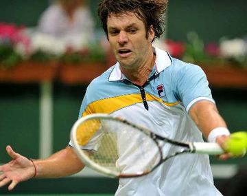 Zeballos venció a Rosol y sumó el primer punto de Argentina