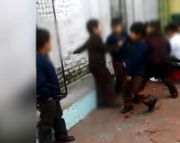 Indignación por la pelea de nenes de primaria durante el recreo de una escuela en Sarandí.
