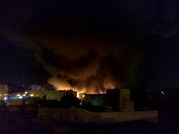 Incendio de grandes dimensiones en una fábrica de plásticos en Valentín Alsina