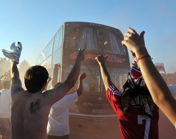 River y Ramón Díaz fueron recibidos por una multitud en Tandil