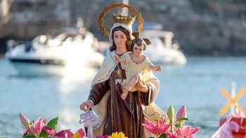 Virgen del Carmen, patrona del mar y los marineros. Virgen del Carmen, patrona del mar y los marineros.