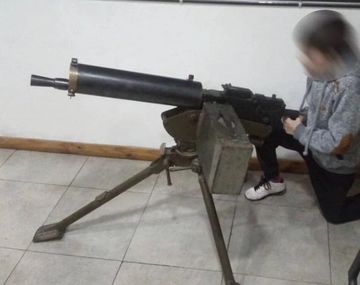 Polémica: un jefe del Servicio Penitenciario que publicó fotos de sus hijos con armas