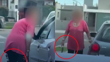 video: una mujer amenazo a un hombre con una cuchilla en una discusion de transito video: una mujer amenazo a un hombre con una cuchilla en una discusion de transito