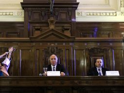 la corte postergo el traspaso de las escuchas decretado por macri la corte postergo el traspaso de las escuchas decretado por macri