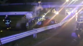 impactante choque e incendio en la general paz: un hombre resulto herido impactante choque e incendio en la general paz: un hombre resulto herido