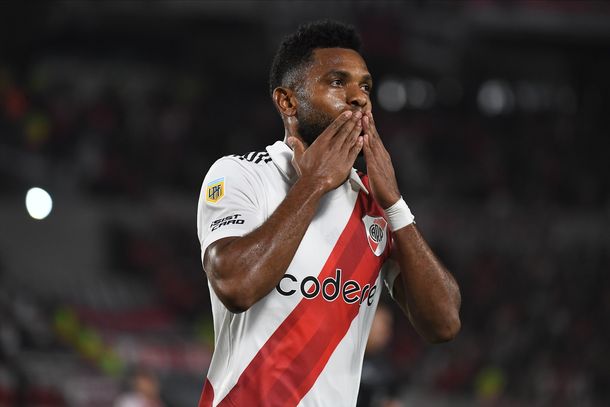 River goleó 5-0 a Estudiantes en el Monumental