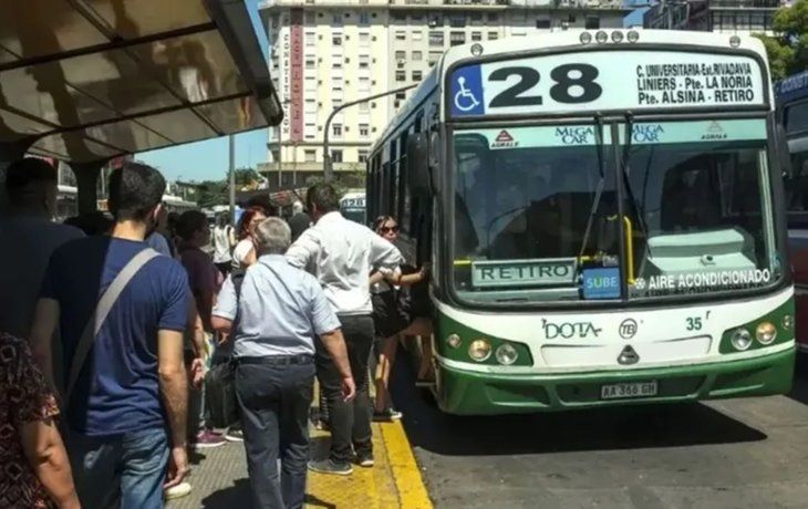 Paro de colectivos: qué líneas del AMBA no adhieren y circulan con normalidad