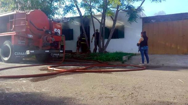 Intentaron robar una casa, no pudieron y la prendieron fuego con la familia adentro