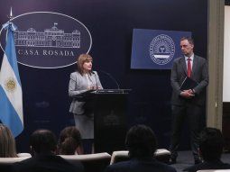 Patricia Bullrich y Manuel Adorni, en conferencia de prensa. Patricia Bullrich y Manuel Adorni, en conferencia de prensa.