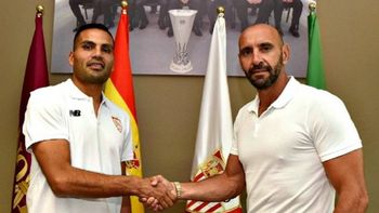 copado por argentinos: gabriel mercado fue presentado en el sevilla copado por argentinos: gabriel mercado fue presentado en el sevilla