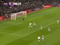 La impresionante doble tapada de Dibu Martínez a Erling Haaland