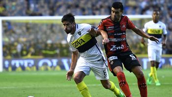 Pablo Pérez, luchando por la pelota ante un rival de Patronato Pablo Pérez, luchando por la pelota ante un rival de Patronato