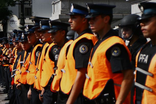 Policia JH 8739
