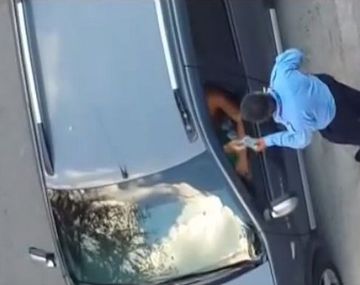 Un agente fue grabado in fraganti pidiendo una coima a un automovilista
