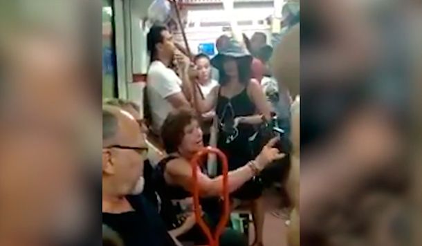 La mujer quería que la nena se vaya del subte