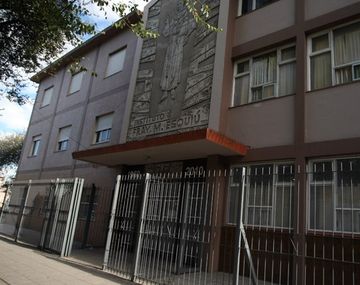 Separan del cargo a docente que amordazaba a sus alumnos