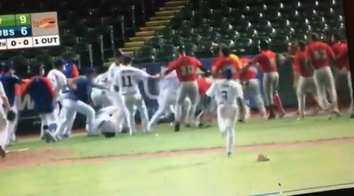 Batalla campal en un partido de béisbol