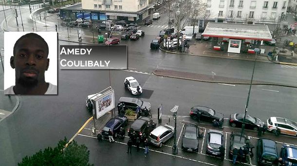 El atrincherado amenaza con matar a los rehenes si no sueltan los terroristas