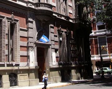 ¿Cuáles serán las funciones del filósofo Forster en Cultura?