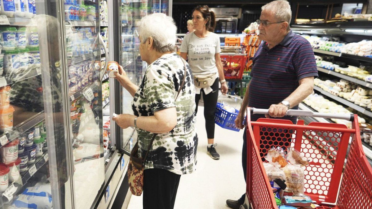 Este miércoles se conoce la inflación de julio: aseguran que "perforaría el piso" del 4%