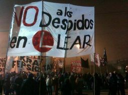 Trabajadores de la autopartista Lear protestan por 100 despidos. Trabajadores de la autopartista Lear protestan por 100 despidos.