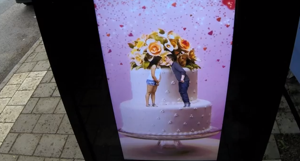 VIDEO: Los editan con Photoshop mientras esperan el colectivo