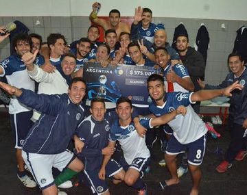 Acassusso dio la sorpresa y eliminó a Colón de la Copa