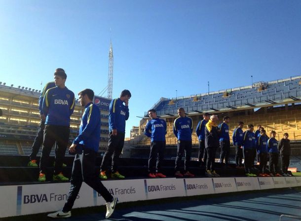 Boca presentó al plantel a lo River en La Bombonera