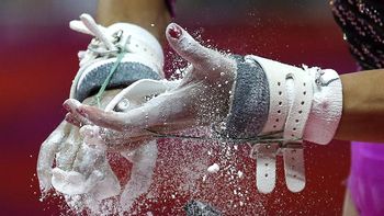 La gimnasta venezolana Jessica López antes de su ejercicio en las barras asimetricas La gimnasta venezolana Jessica López antes de su ejercicio en las barras asimetricas